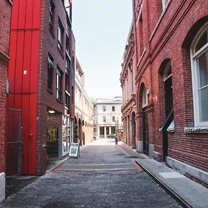 https://historic-charm-in-victoria-bcs-waddington-alley.hotels-victoria.net
