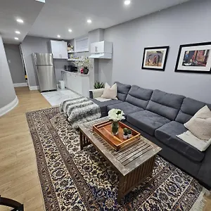 Apartment Basement In Luxury Beach House, Toronto