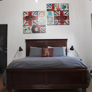 https://private-bright-modern-studio.hotels-victoria.net